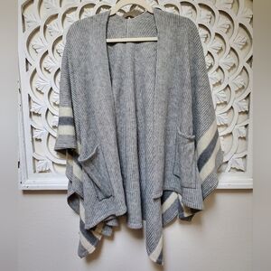 Kollie More Super Soft Poncho Cape Wrap In Gray & White One Size NWOT